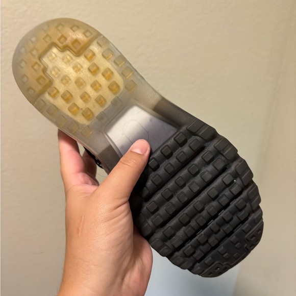 Nike Air Max White and Black Running Shoes - Picture 4 of 9